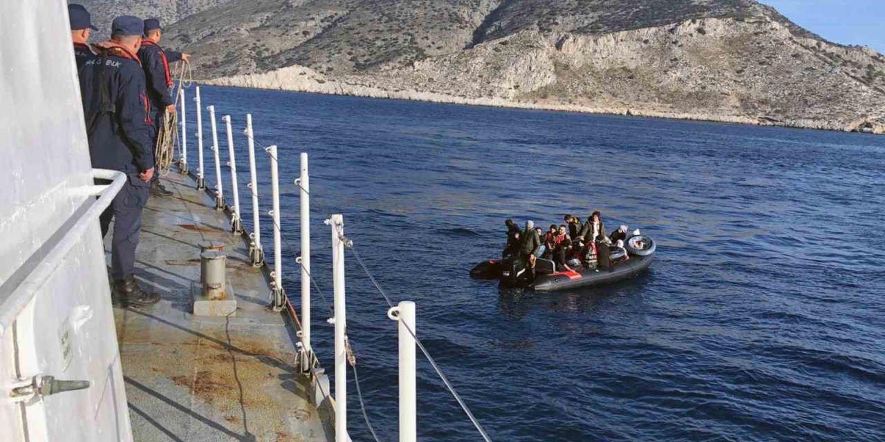 Marmaris’te 15 düzensiz kurtarıldı