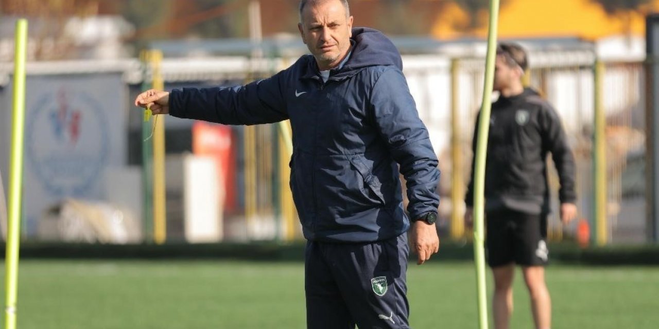 Efeler 09 SFK Teknik Direktörü Kanber: "3 puanı Fatih başkana armağan ediyoruz"