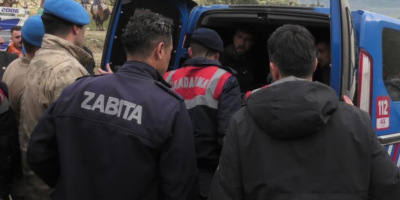 Develer güreşti, izleyenler kavgaya tutuştu