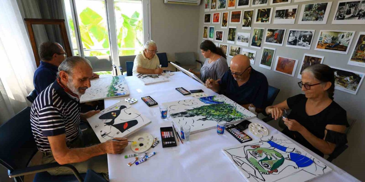 100 yaş evlerinde ikinci baharı yaşıyorlar