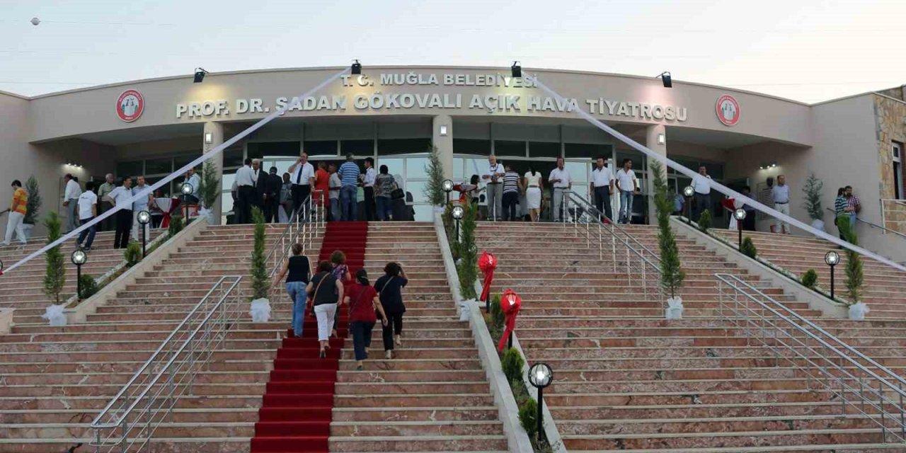 Büyükşehir Türkiye’ye değer katan isimleri tesislerinde yaşatıyor