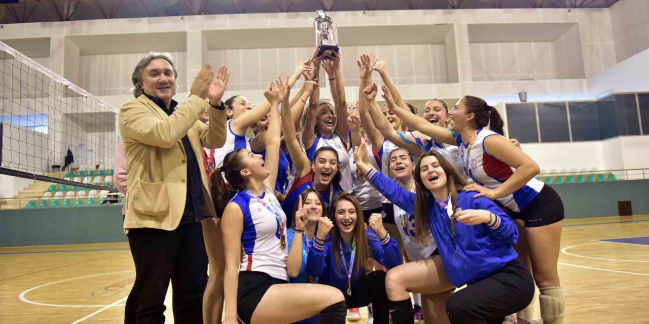 MSKÜ Voleybolcuları süper lig Play-Off’a kaldı