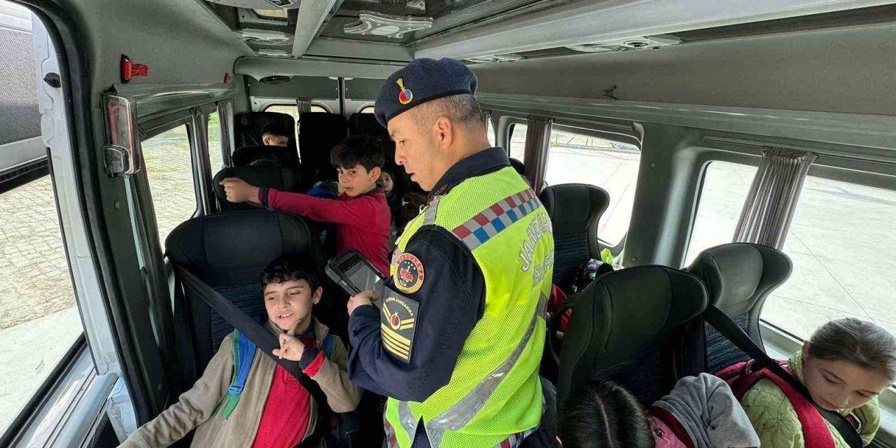 Jandarma hem denetledi, hem bilgilendirdi