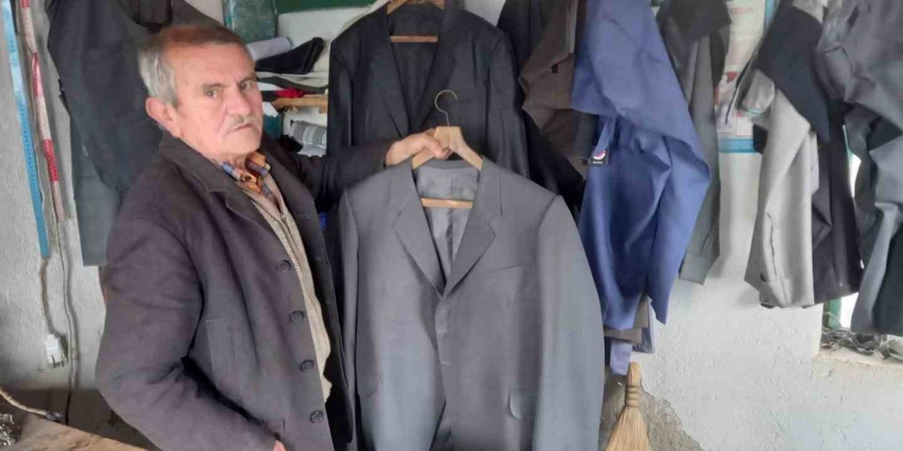 Herkes bıraktı, o halen konfeksiyonlara kafa tutuyor