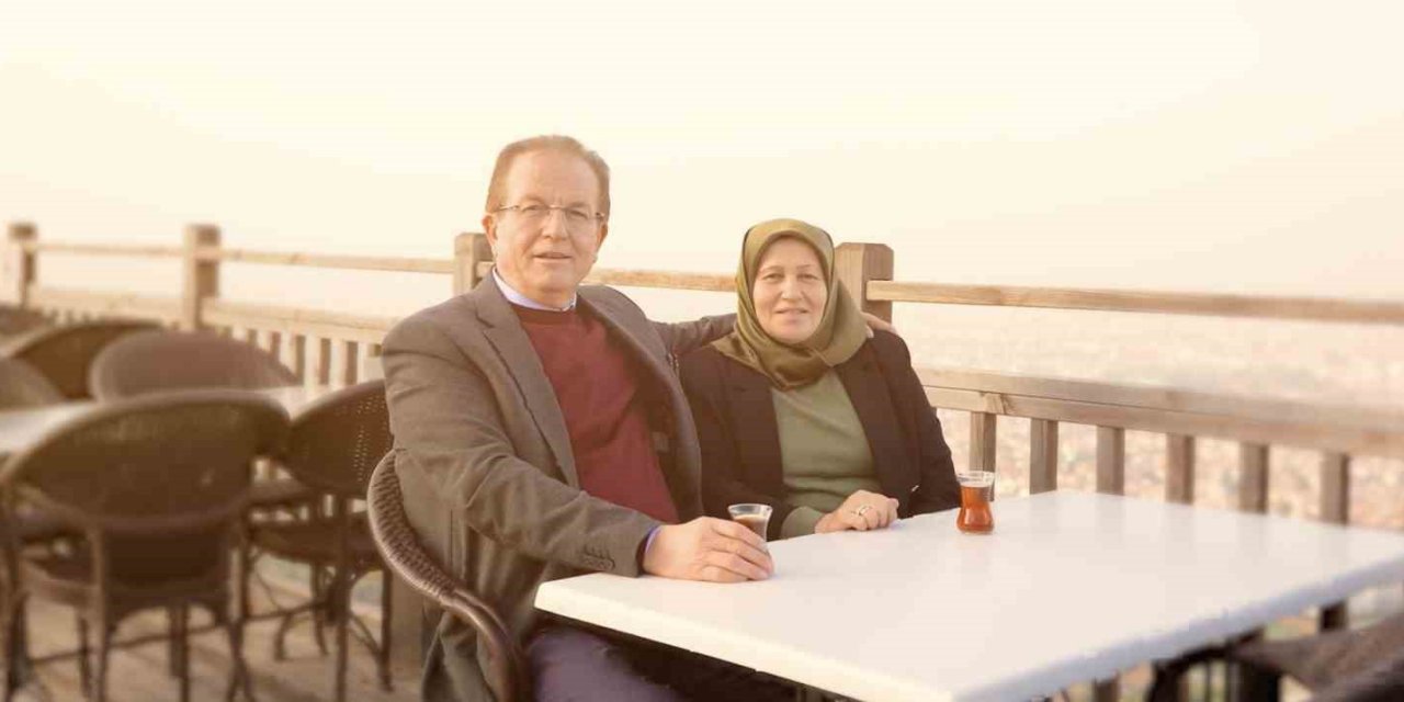 Pamukkale Belediye Başkan Adayı Pekdemir çifti dikkat çekti