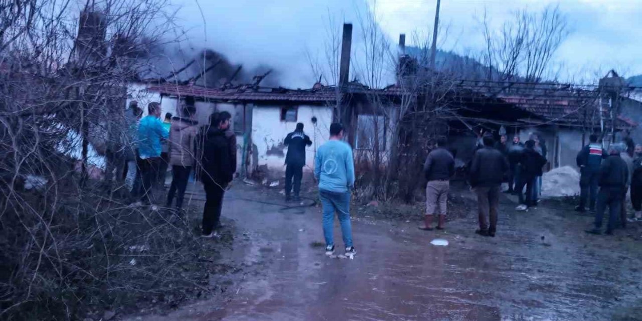 Yangında dumandan etkilenen yaşlı kadın hayatını kaybetti