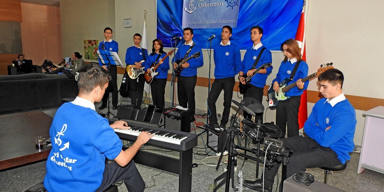 Çeşme’nin ilk ve tek okul orkestrasından hastanede moral konseri