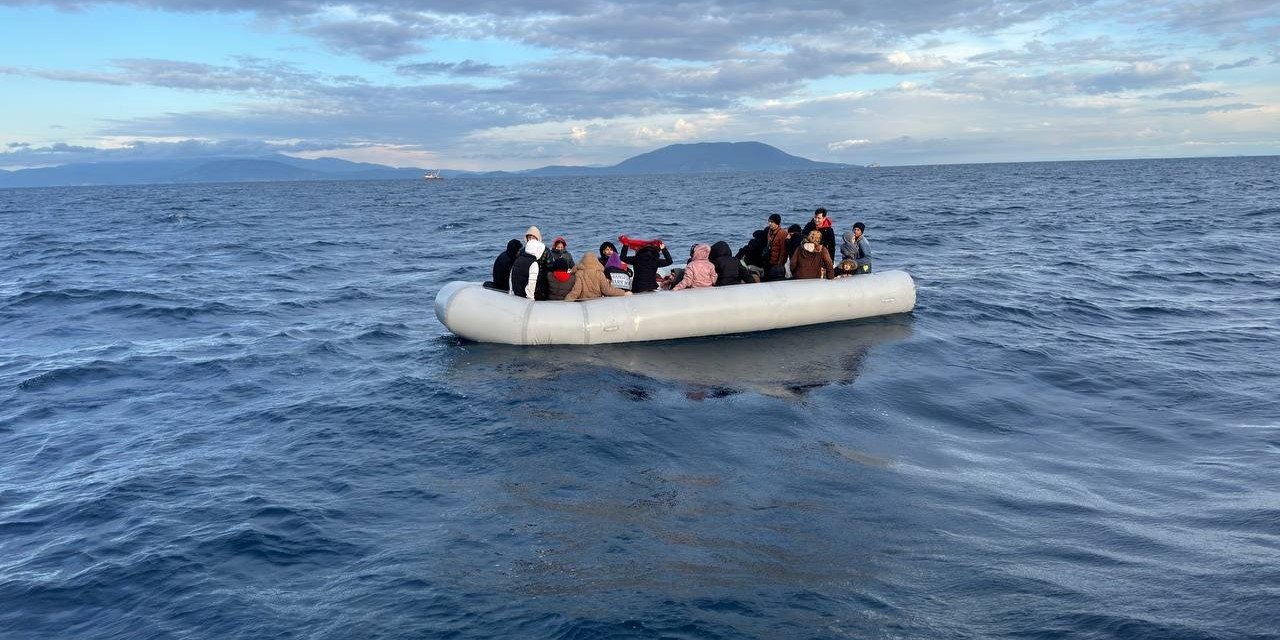 İzmir açıklarında 23’ü çocuk 43 göçmen kurtarıldı