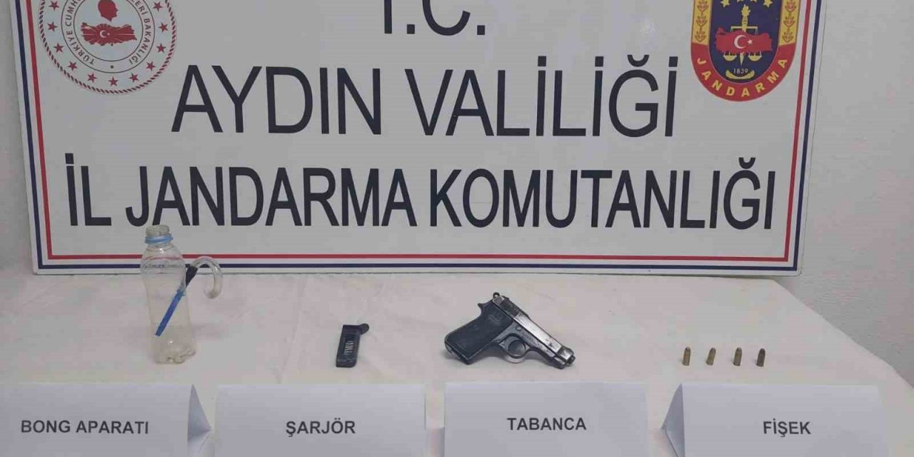 Şüpheli şahısların üzerinde tabanca ele geçirildi
