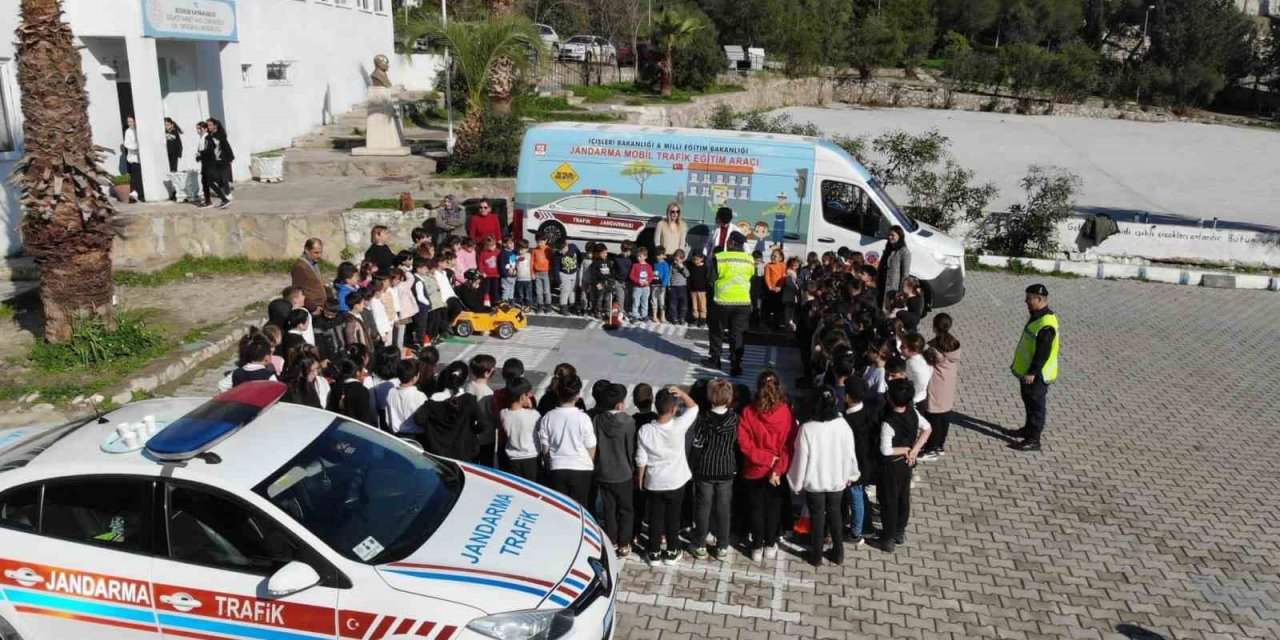 Jandarmadan öğrencilere eğitim