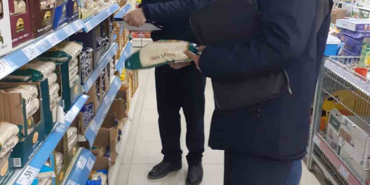 Buharkent’te zincir marketler denetlendi