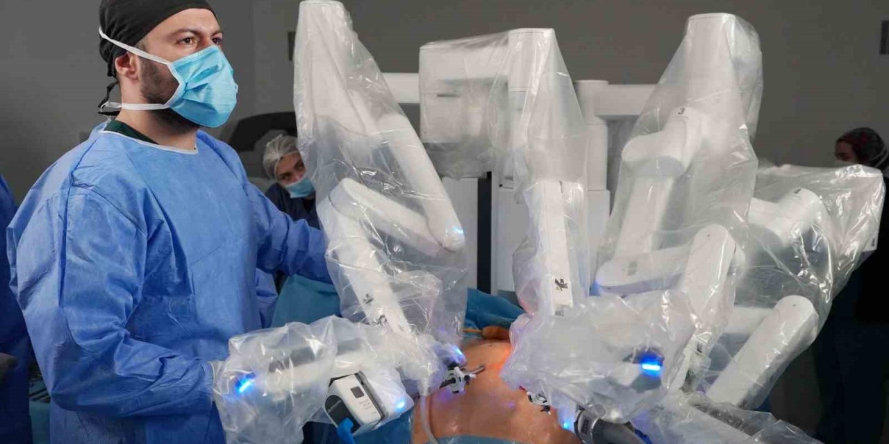 İEÜ Medical Point Hastanesinde ‘Da Vinci’ dönemi