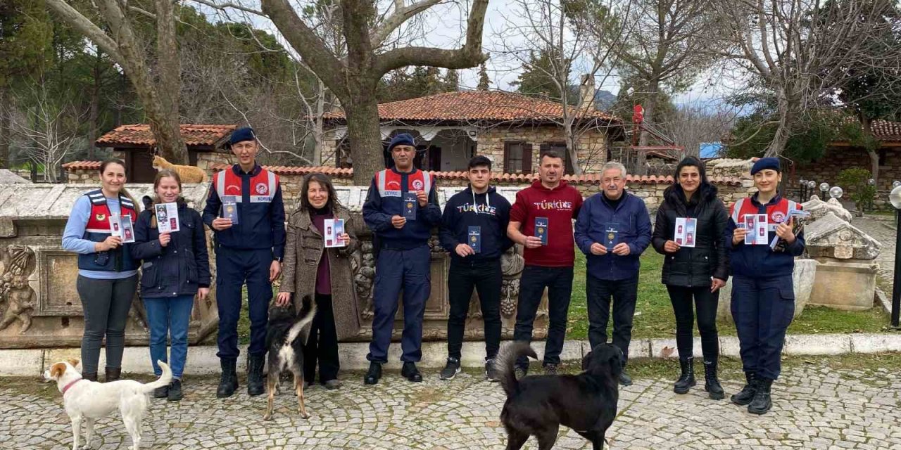 Jandarma ekipleri antik kent ziyaretçilerini bilgilendirdi