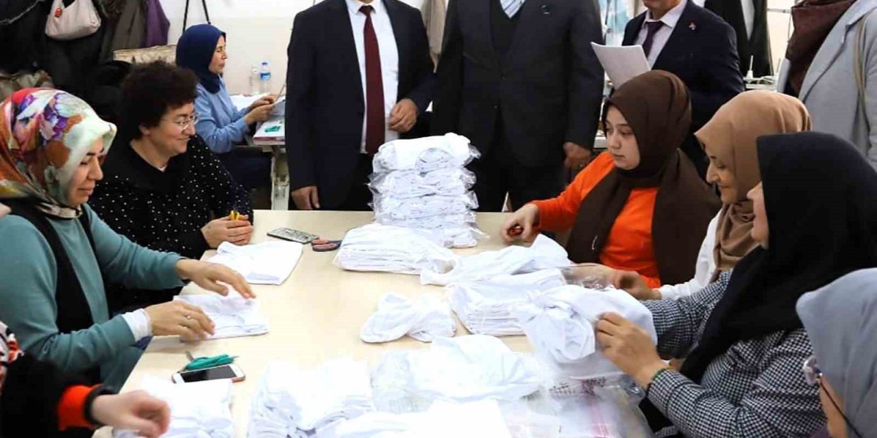 Gazzeli çocuklar için Acıpayam’da çamaşır üretiliyor