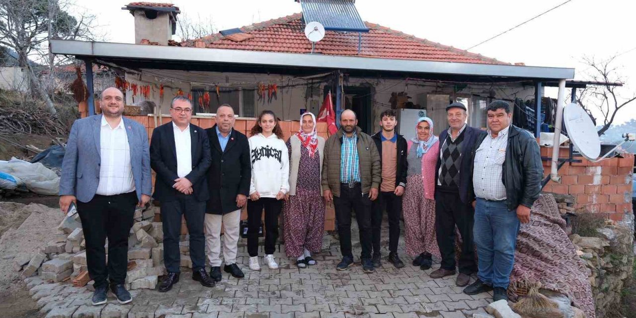 Başkan Adayı Özel, Bozdoğan’ın şampiyon kızına moral verdi