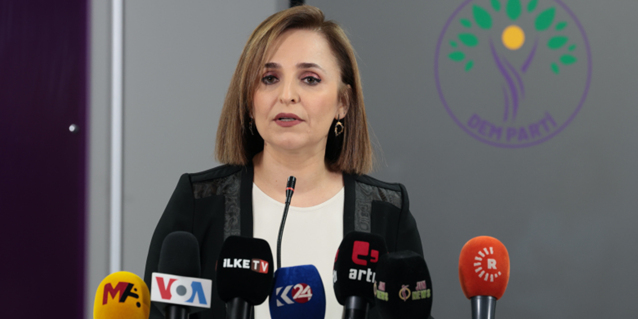 DEM Parti’nin yerel seçimlerde Aydın eşbaşkan adayları Koç ile Kanat oldu