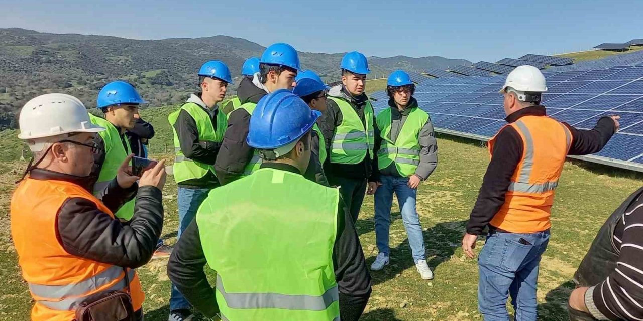 Aydın’da öğrenciler güneş enerji santralini gezdi