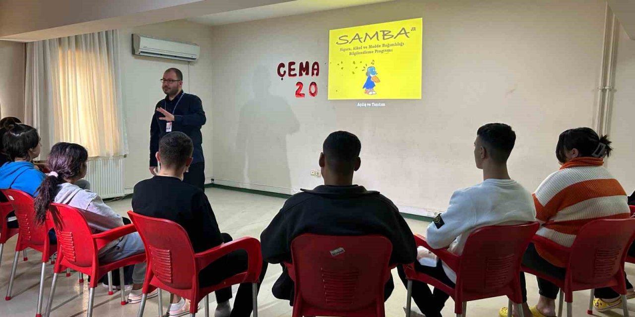 Maddenin etkisiyle 5. kattan atlayanda var, annesini bıçaklamaya kalkan da