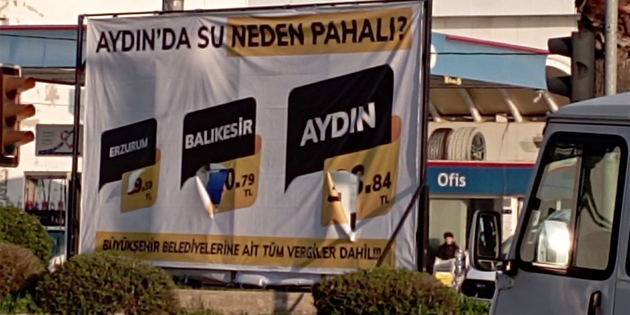 AK Parti’nin  afişlerine  çirkin saldırı