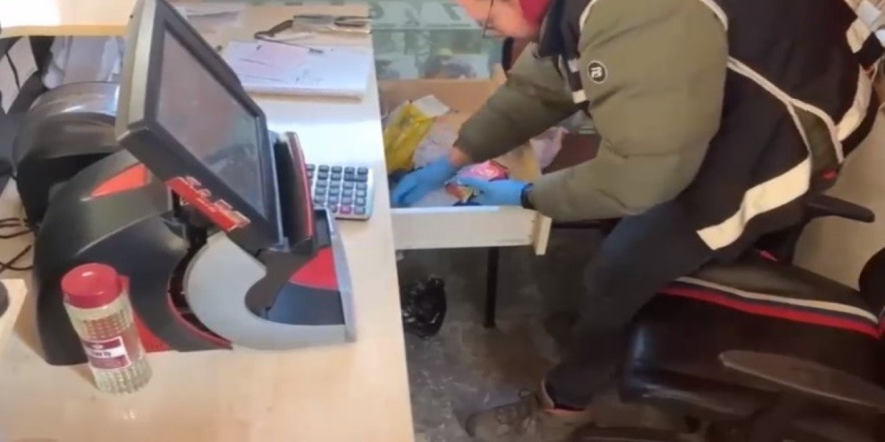 İzmir’de tefecilerin adreslerine baskın, tapu, senet ve ruhsatsız silahlar ele geçirildi