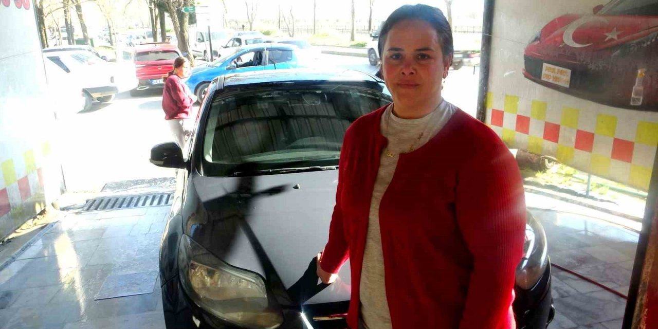 Sanayinin Elvan ablası kadınları değil araçları güzelleştiriyor