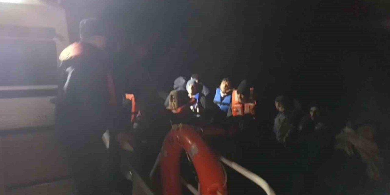 Mobil radar tespit etti, 15’i çocuk 42 göçmen yakalandı