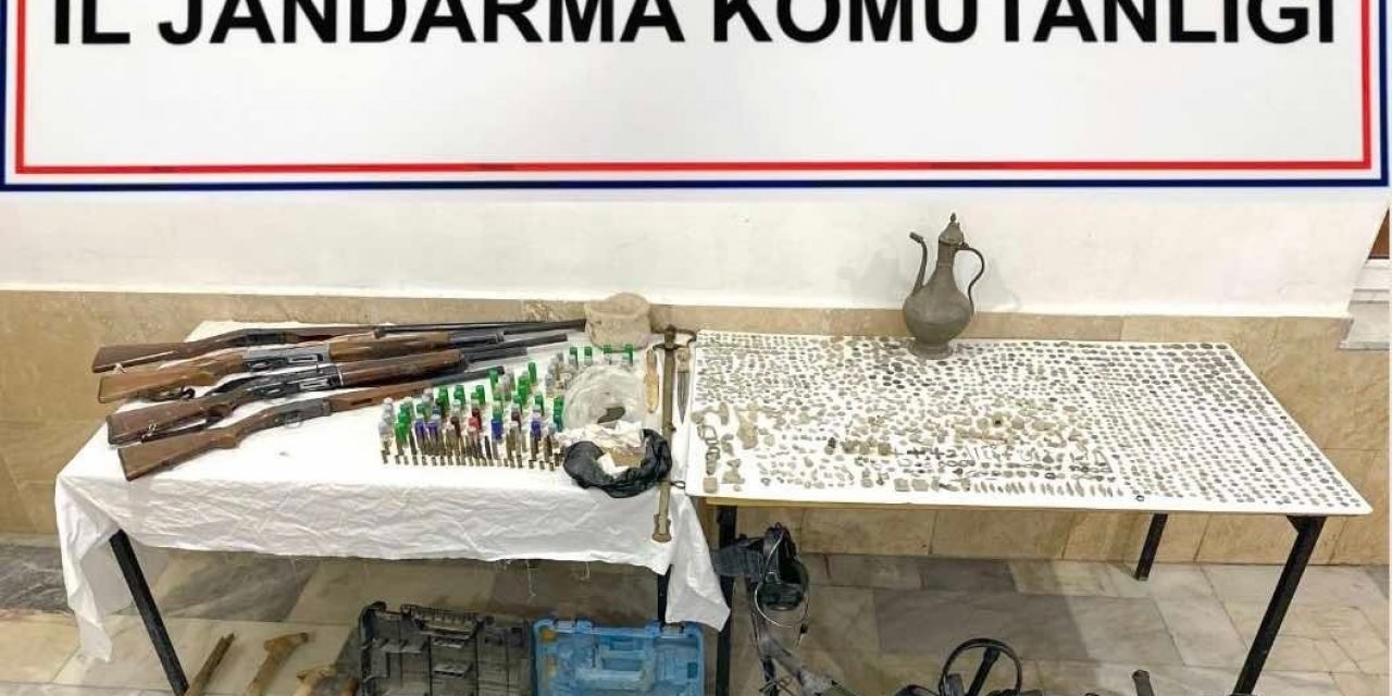 Tarihi eser kaçakçıları jandarma operasyonunda yakalandı
