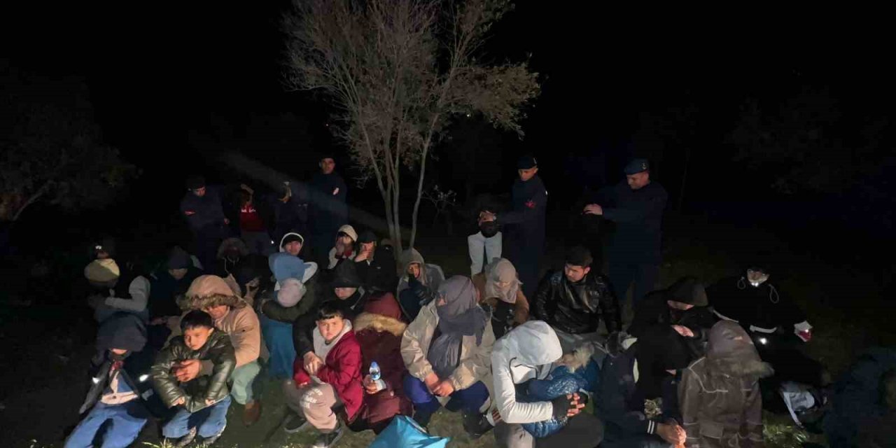 İzmir’de 3 göçmen kaçakçısı tutuklandı