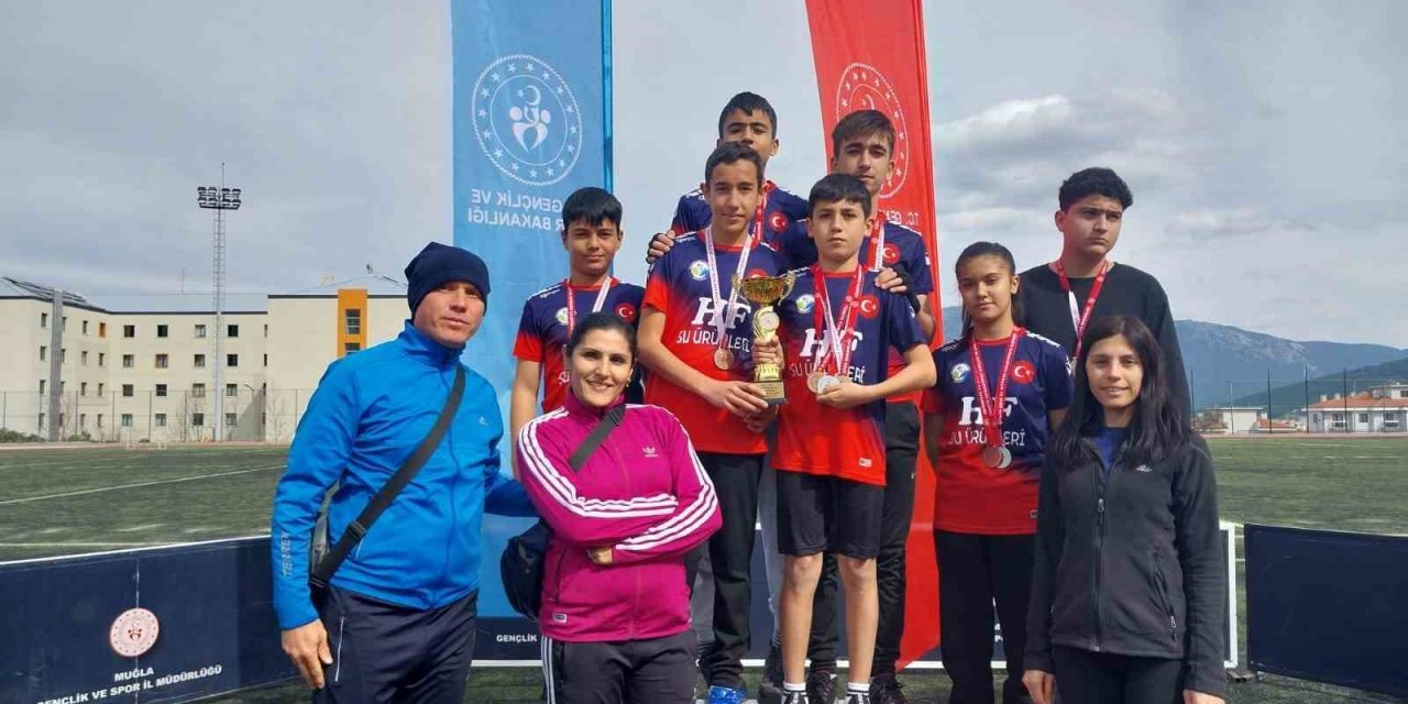 Seydikemer’deki okullar atletizm yarışmasında başarılı oldu