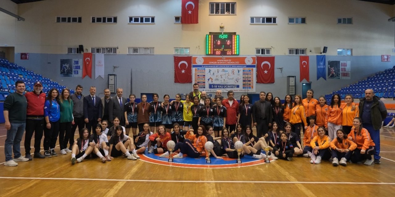 Aydın’da Okul Sporları Futsal Turnuvası sona erdi