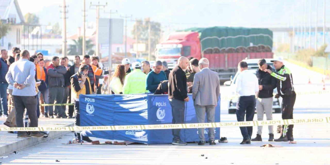 Fethiye’de otomobil motosikletle çarpıştı: 2 ölü, 1 yaralı
