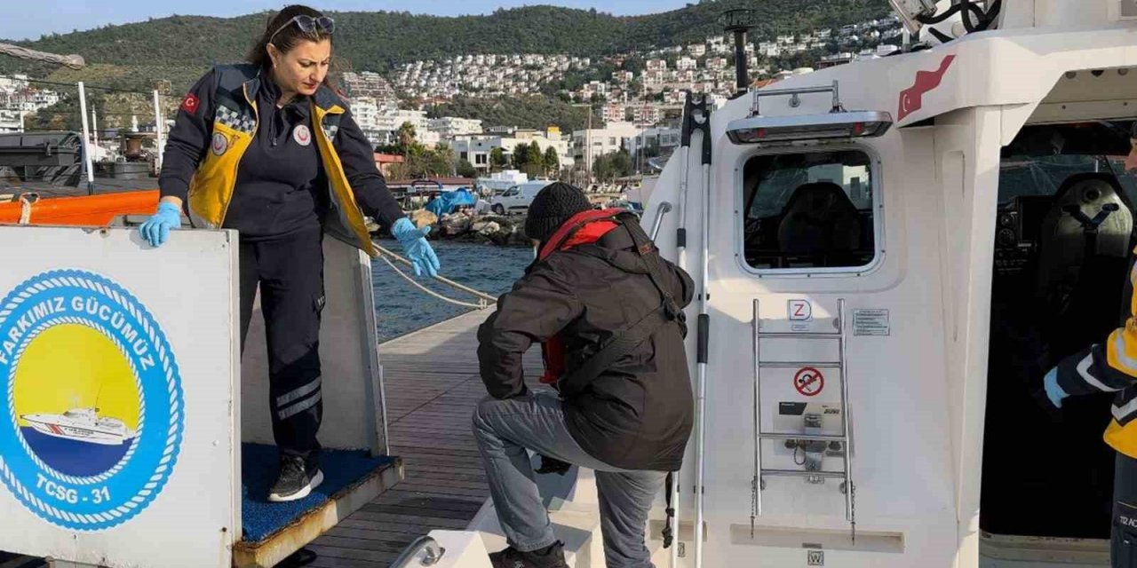 Gezi teknesinde rahatsızlanan vatandaşa Sahil Güvenlik’ten tıbbi tahliye