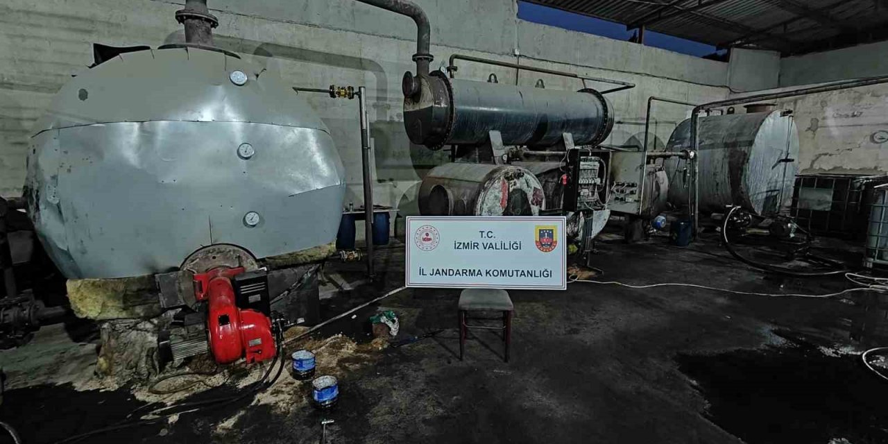 İzmir’de kaçakçılara baskın: 11 bin litre kaçak akaryakıt ele geçirildi