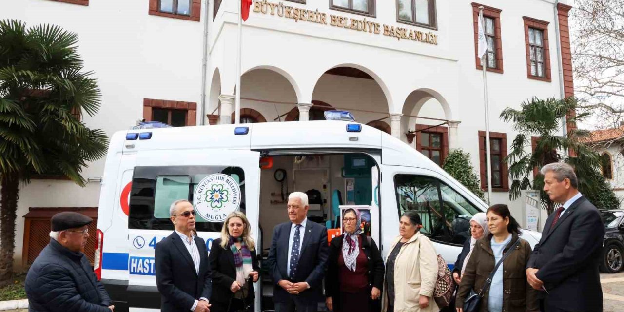 Merhum Özbay ailesinden Büyükşehir’e hasta nakil ambulans bağışı