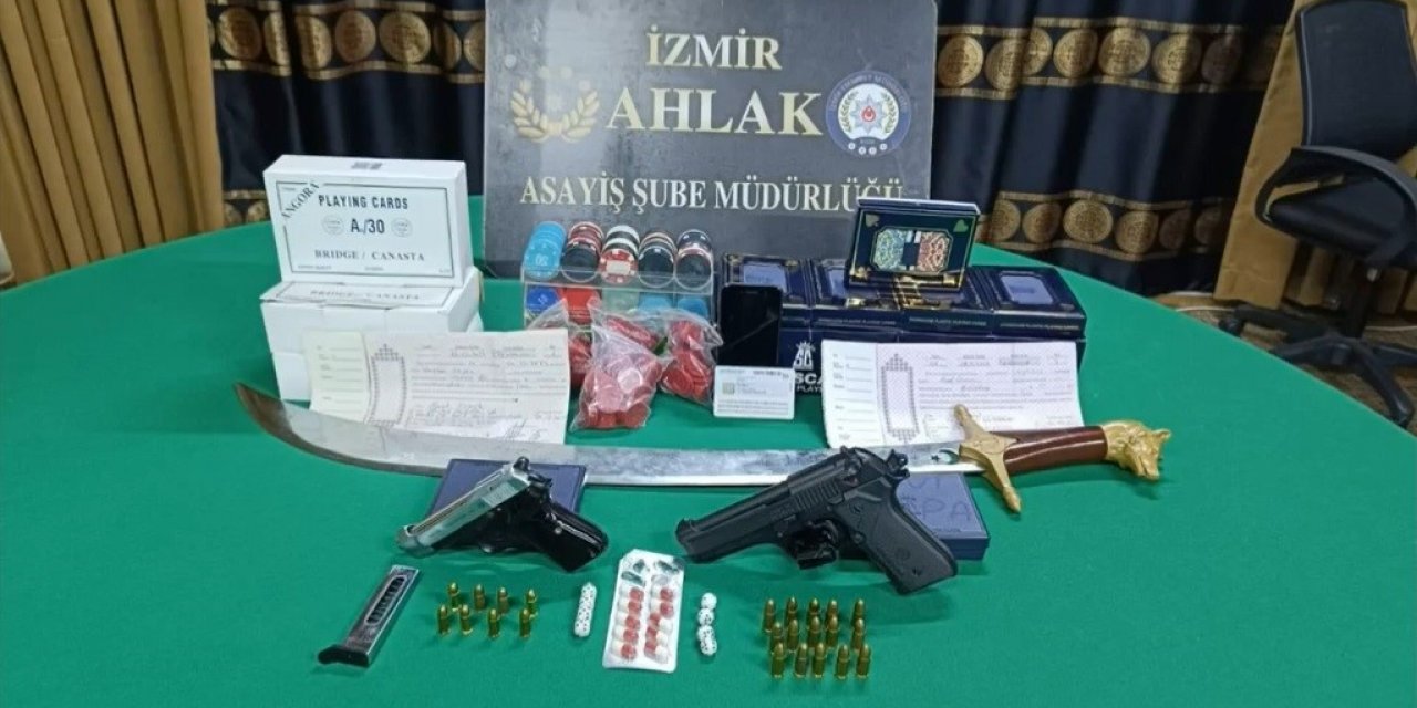 İzmir’de 15 kişi kumar oynarken suçüstü yakalandı