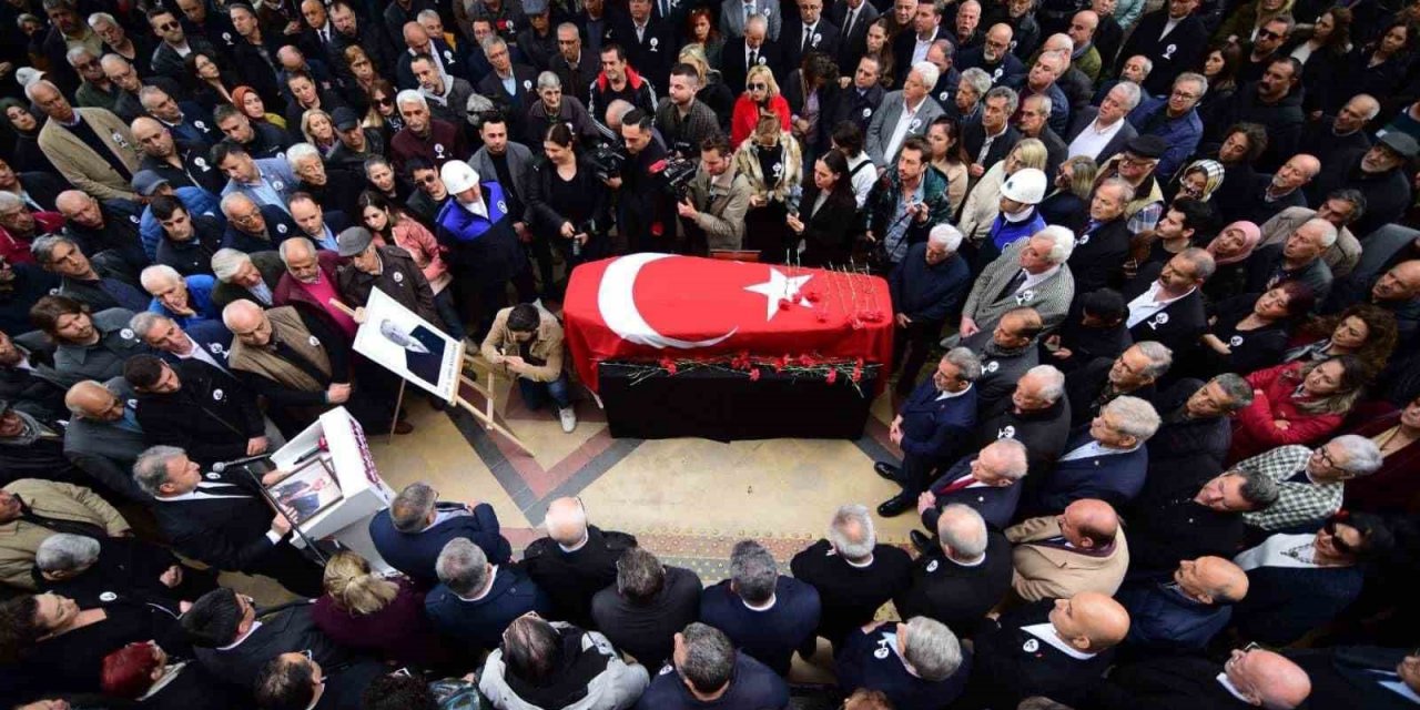 İzmir siyasetinin simge isimlerinden Sırrı Aydoğan son yolculuğuna uğurlandı