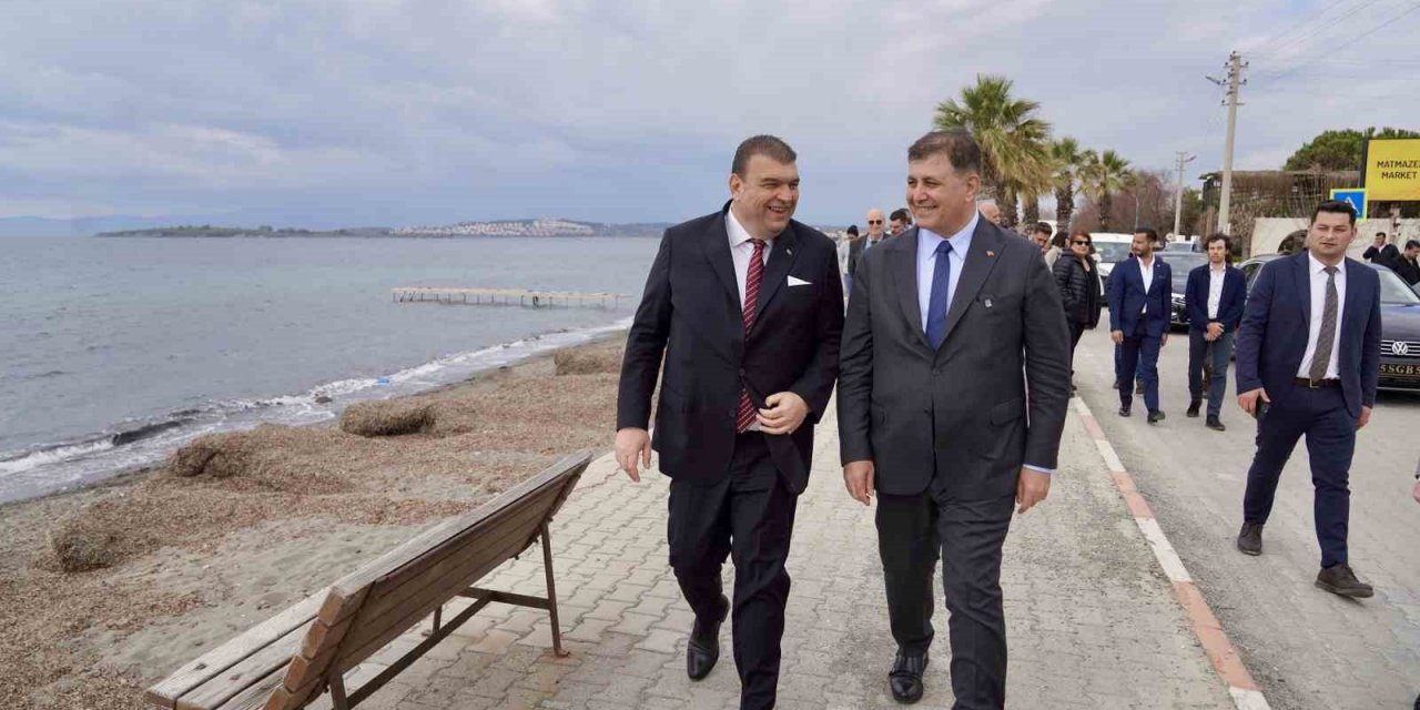 Cemil Tugay ve İsmail Yetişkin Seferihisarlılarla buluştu