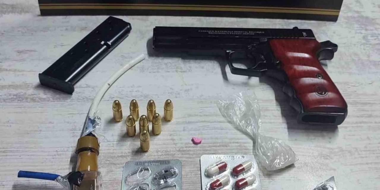 Uyuşturucuyla yakalandı, 2 suçtan daha arandığı ortaya çıktı