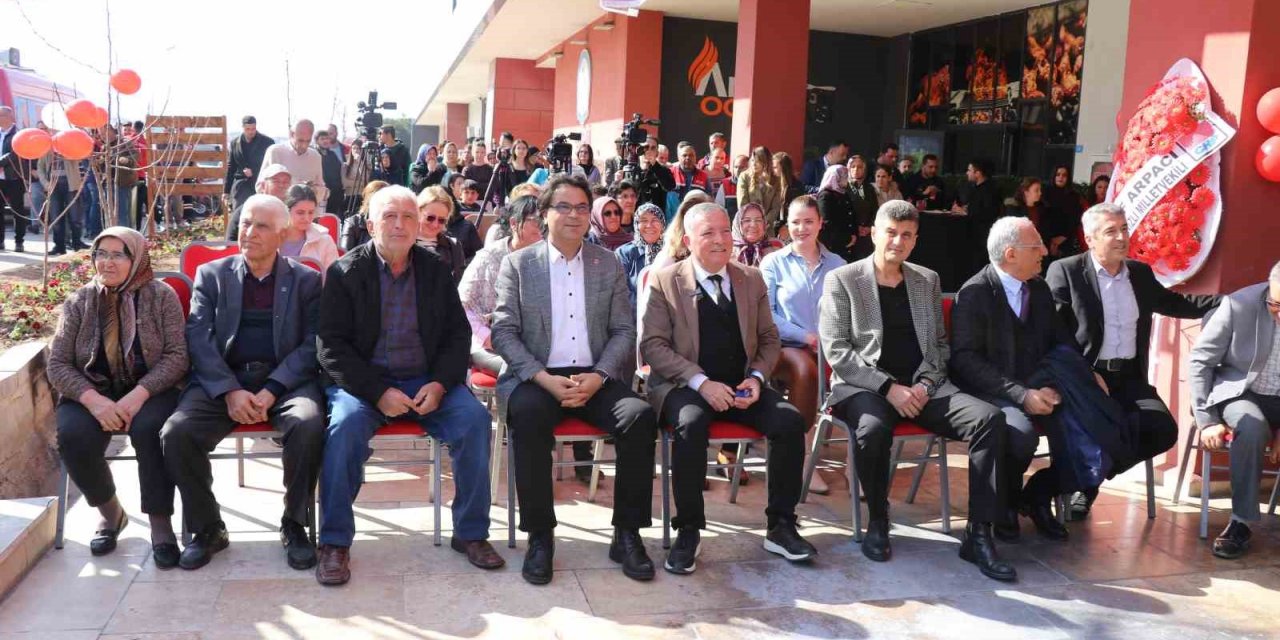 Honaz’ın yeni spor merkezi törenle açıldı