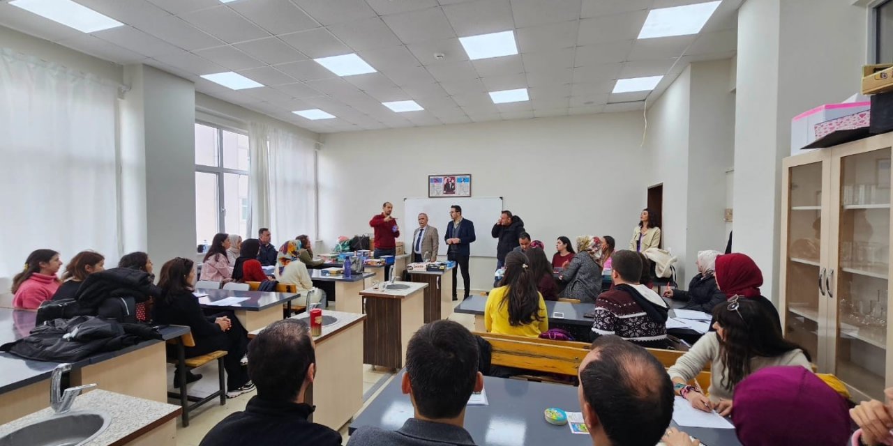 Seydikemer’de öğretmenlere zeka oyunları eğitimi verildi
