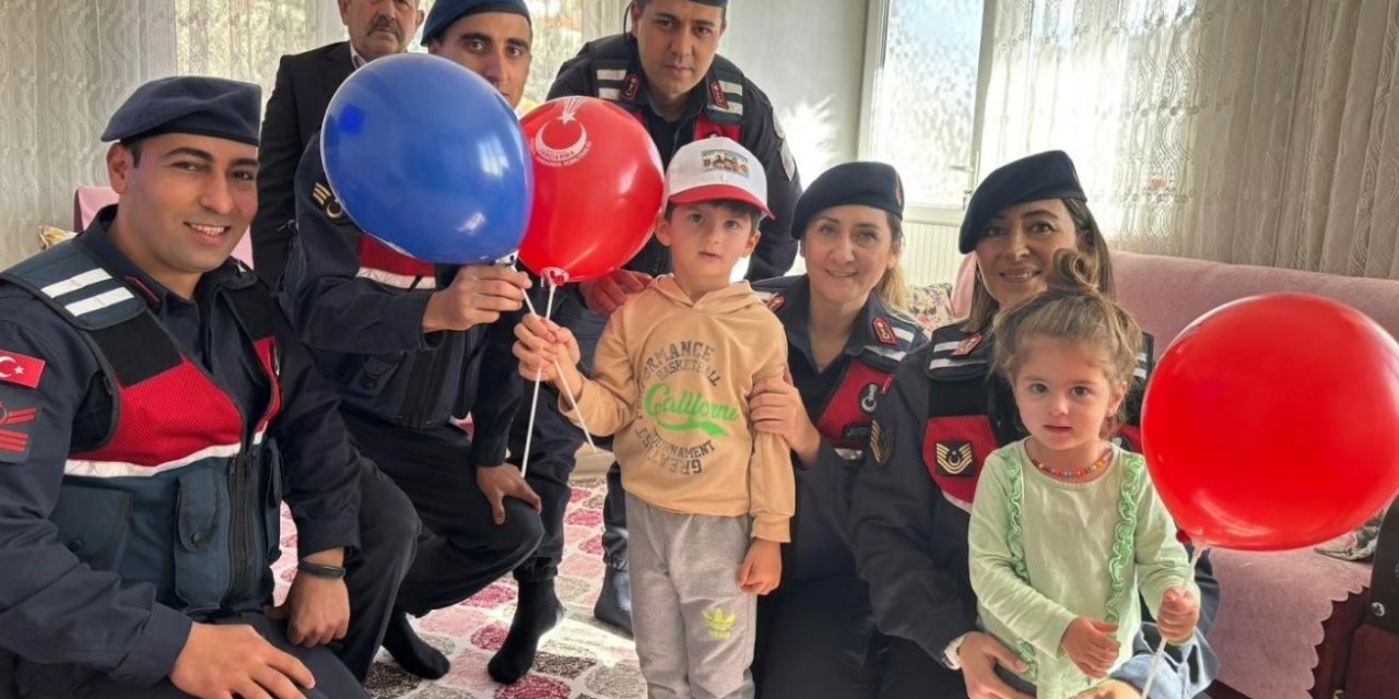 Jandarma, ölümden kurtardığı küçük Aras’ı unutmadı