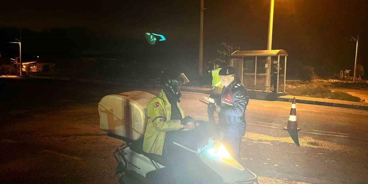 Çeşme’de polis ve jandarma ekiplerince sıkı denetim