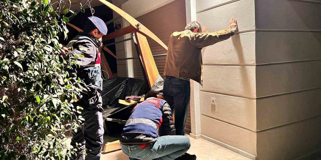 İzmir merkezli 9 ilde terör operasyonu: 21 gözaltı