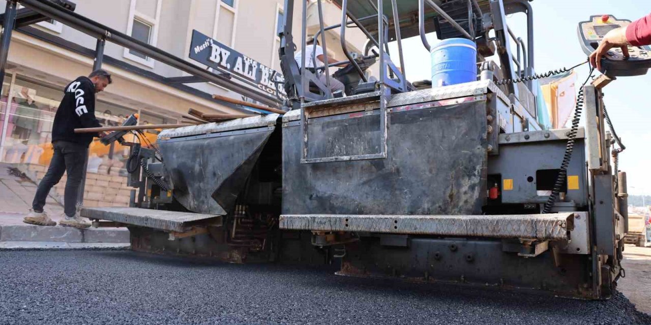 Marmaris’te Adnan Menderes Caddesi asfaltla buluştu