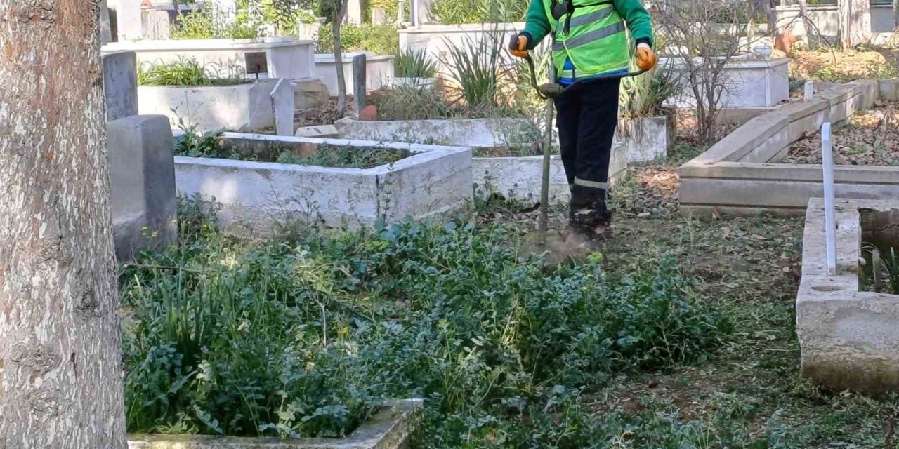 Nazilli’de mezarlıklar bakıma alındı