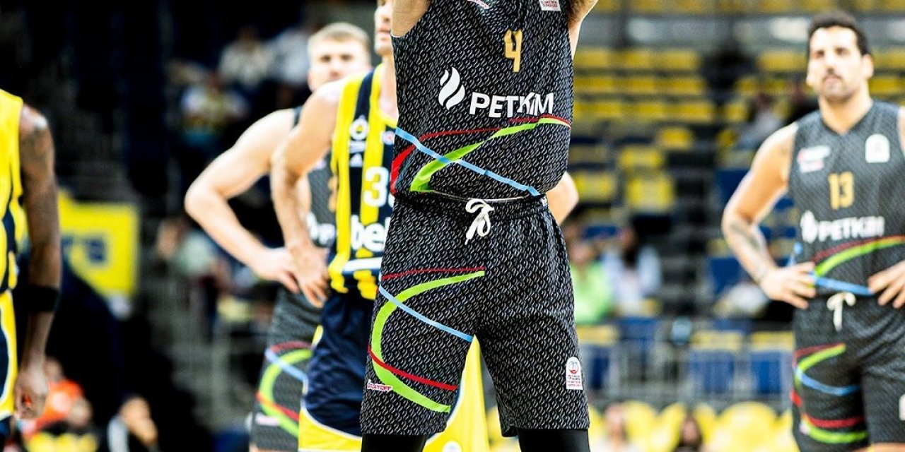 Petkimsporlu Efianayi, attığı sayılarla zirveye oynuyor