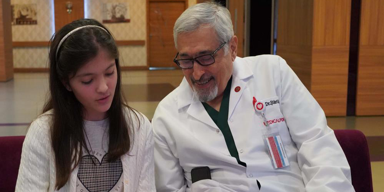 Derin, kahramanıyla buluştu