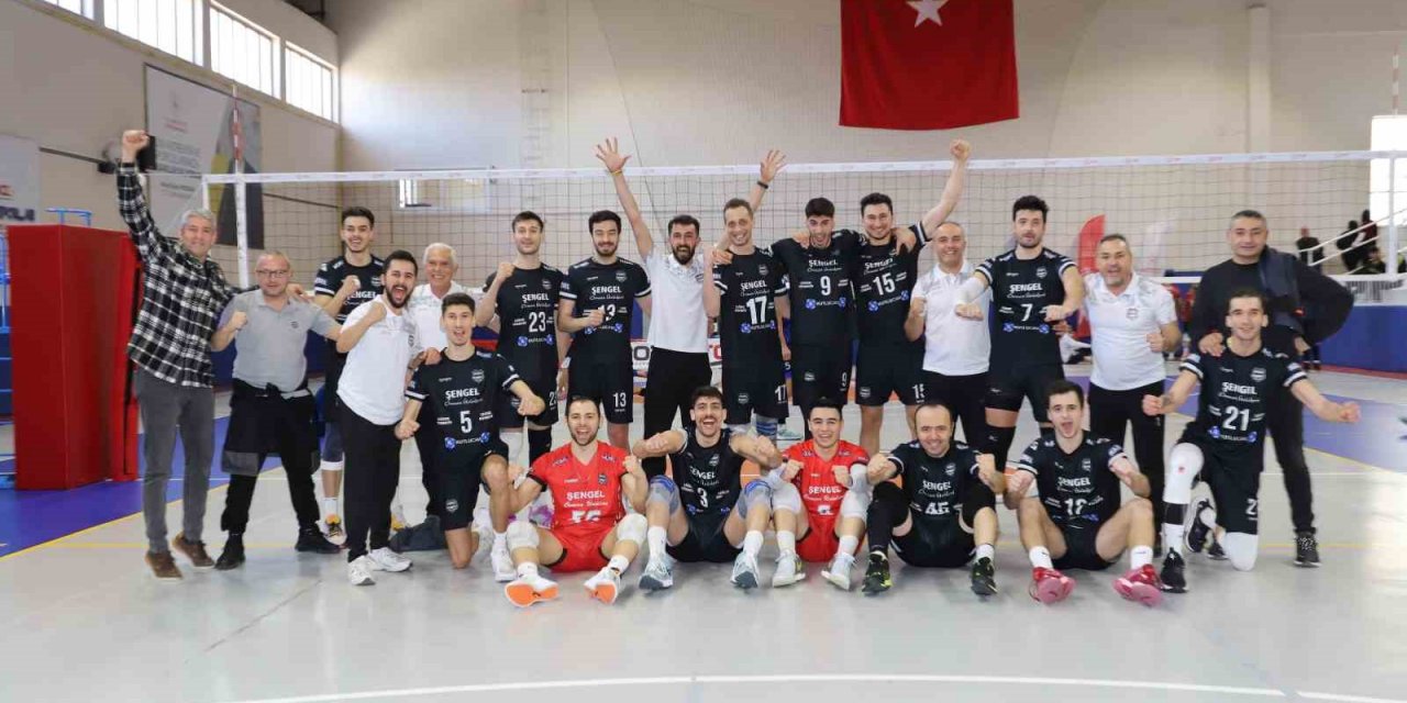 Nazilli Belediyespor Voleybol Takımı set vermedi