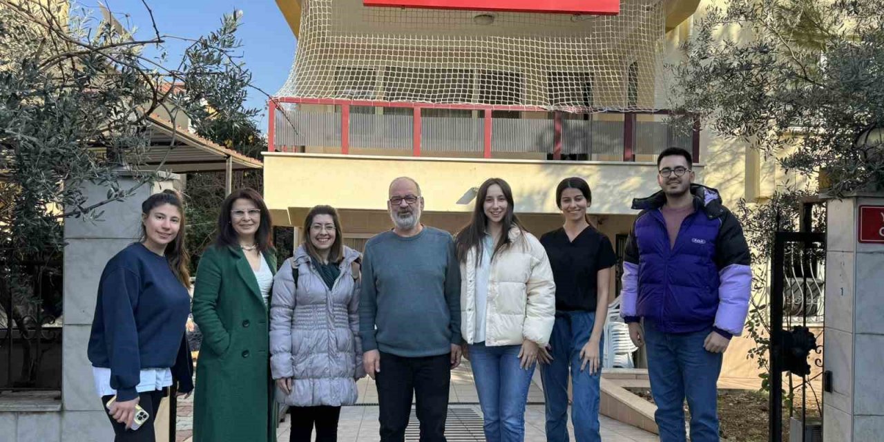 Yaşlı bakımı öğrencileri için huzurevi sakinleriyle buluştular