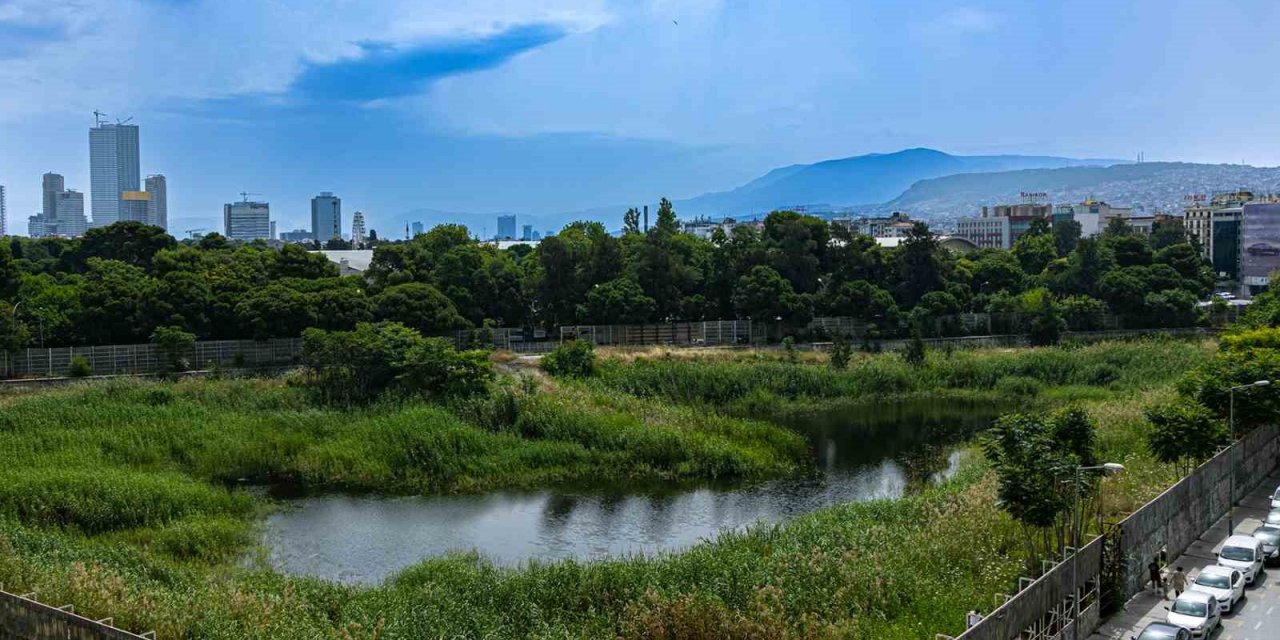 İzmir’in göbeğinde 40 yıllık bir yılan hikayesi: Basmane Çukuru